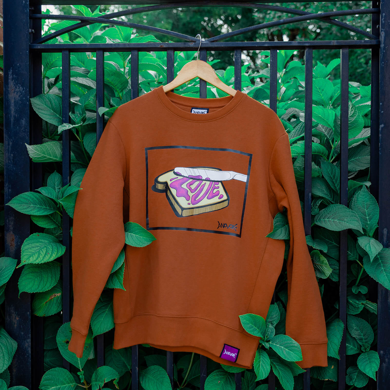 Spread Love - Jelly - Clay Sweatshirt – Innovoke