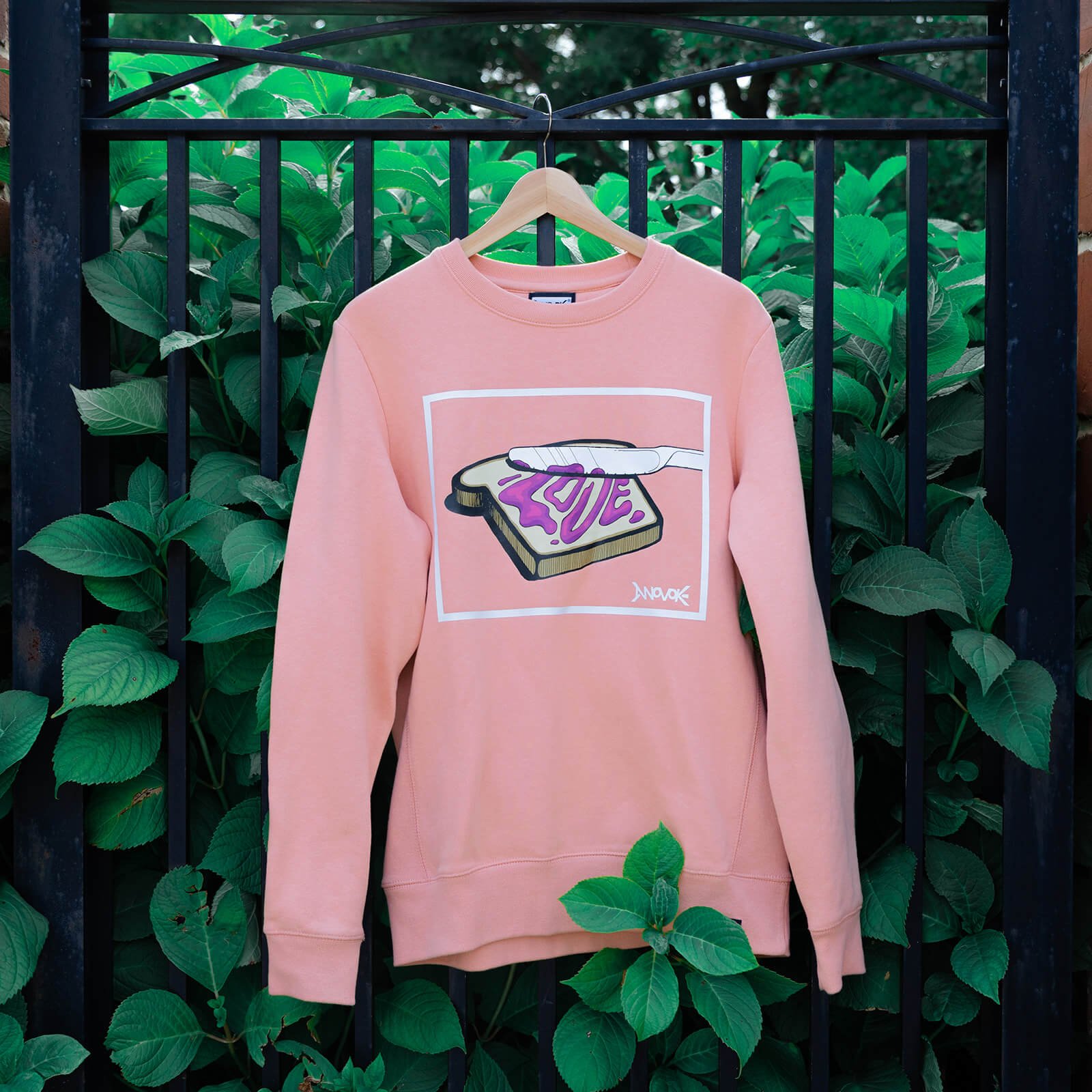 Spread Love - Jelly - Pink Sweatshirt