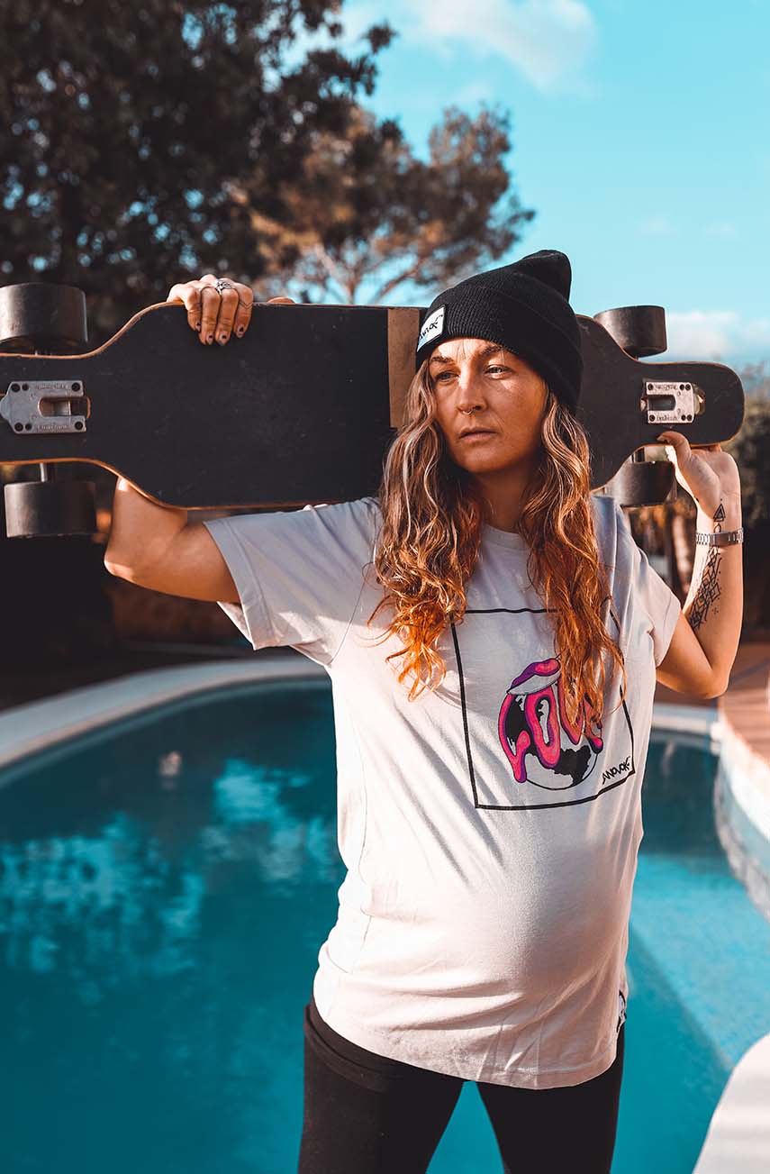 Spread Love - Globe - T-Shirt